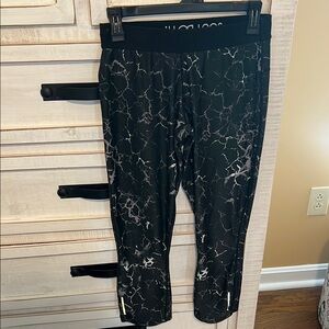 Nike Black and White Leggings with Crackle Pattern